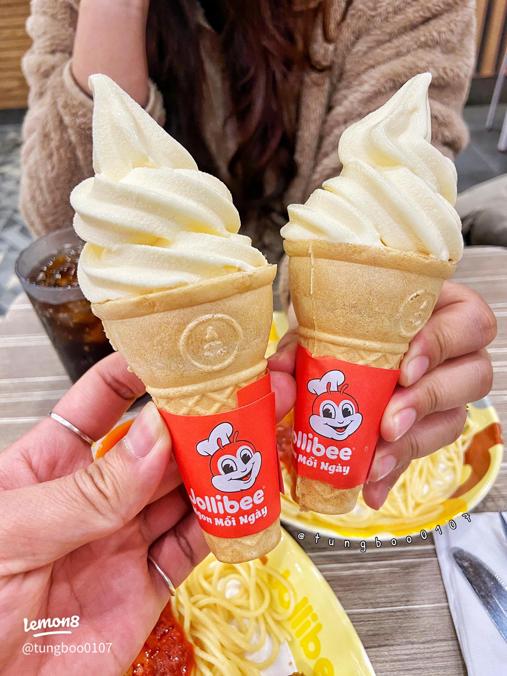 Đồ tráng miệng tại nhà hàng jollibee