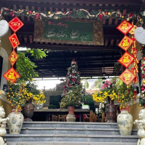 Cổng Nhà hàng Bến Bạc