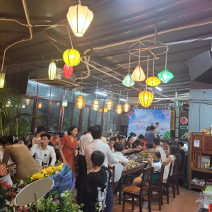 Không gian Nhà hàng Bếp Xưa Linh Đàm