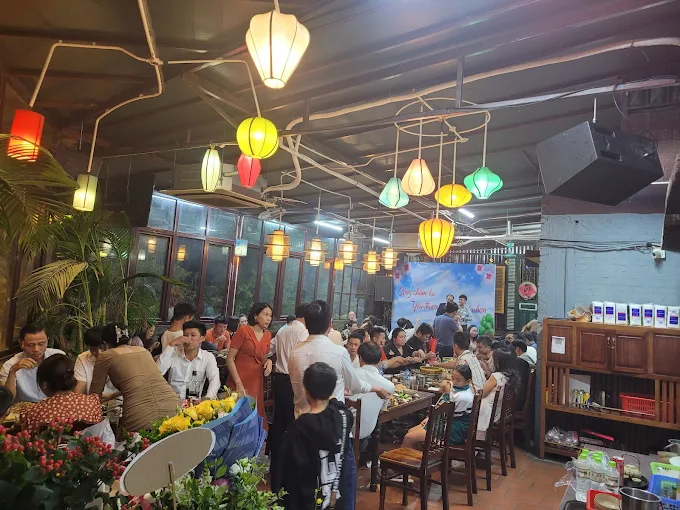 Không gian Nhà hàng Bếp Xưa Linh Đàm