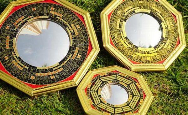 Dùng gương Bát quái để hóa giải tà khí