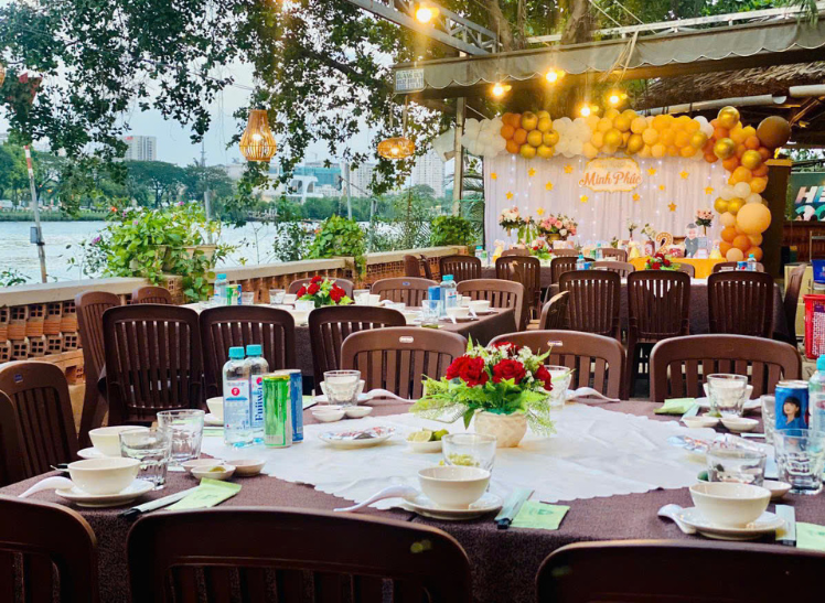 Không gian nhà hàng Dìn ký