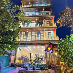 Nhà Hàng Sen Vàng