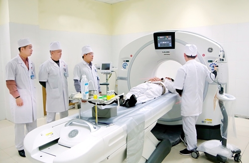 Khám bệnh Cổng Bệnh viện Quân y 105